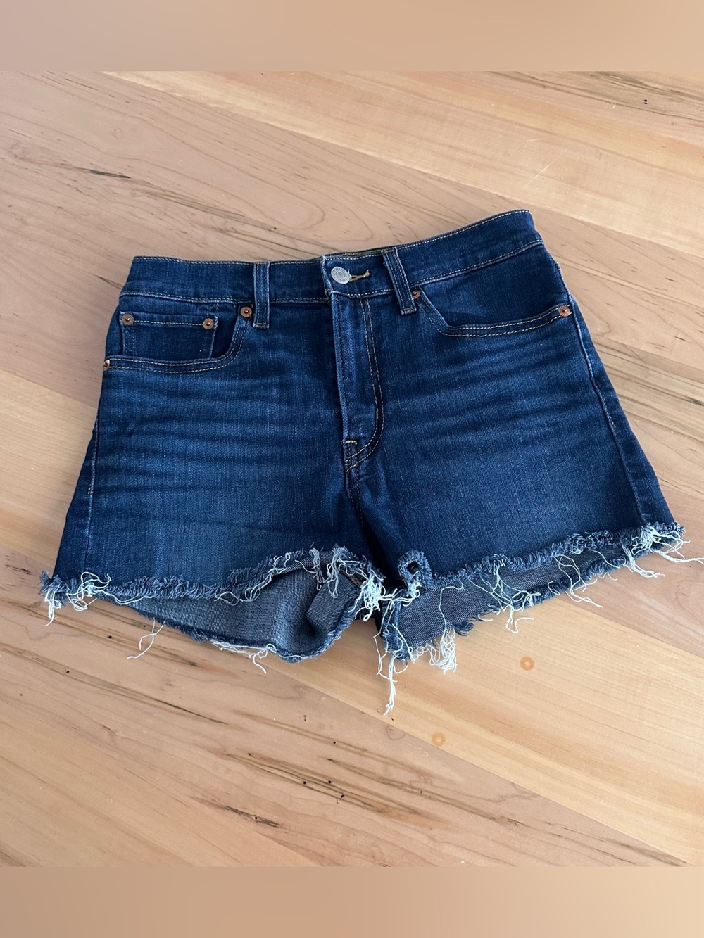 Levi’s high waist stretchy shorts 27